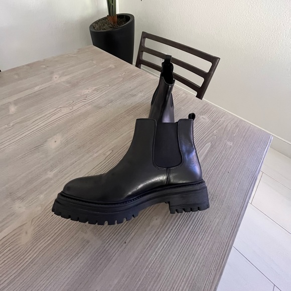 FINAL SALE-GEOX Respira- Chelsea Iridea Woman boots- size 9.5/40B in color black - Picture 13 of 14